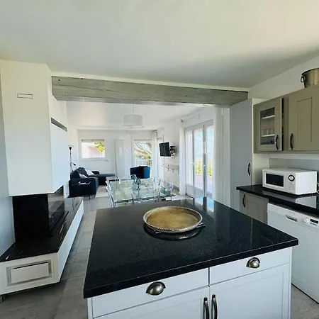 Demeure Renovee Front De Vila