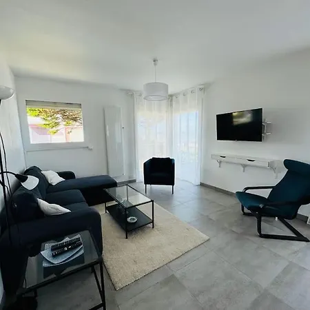 Vila Demeure Renovee Front De