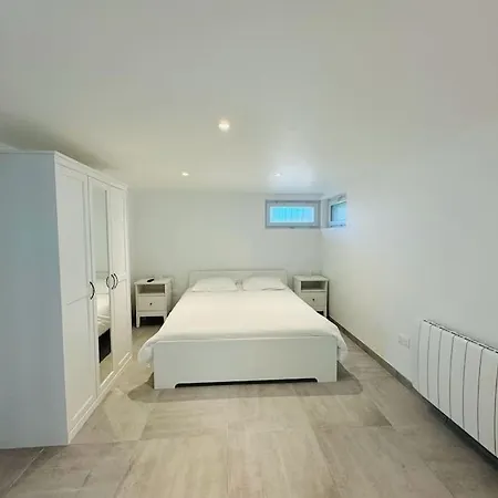 Demeure Renovee Front De