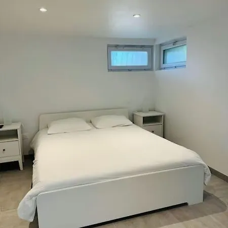 Demeure Renovee Front De