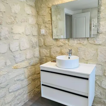 Demeure Renovee Front De Villa