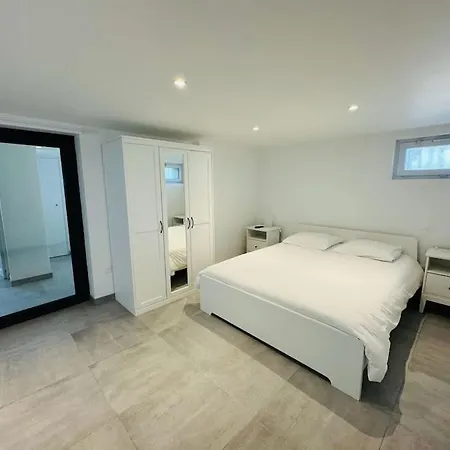 Demeure Renovee Front De *