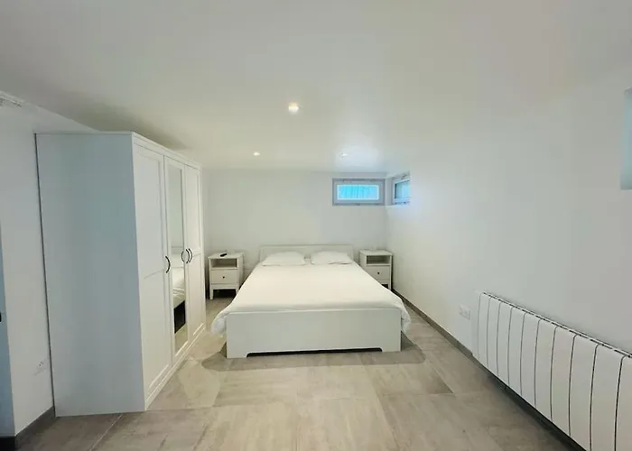 Demeure Renovee Front De