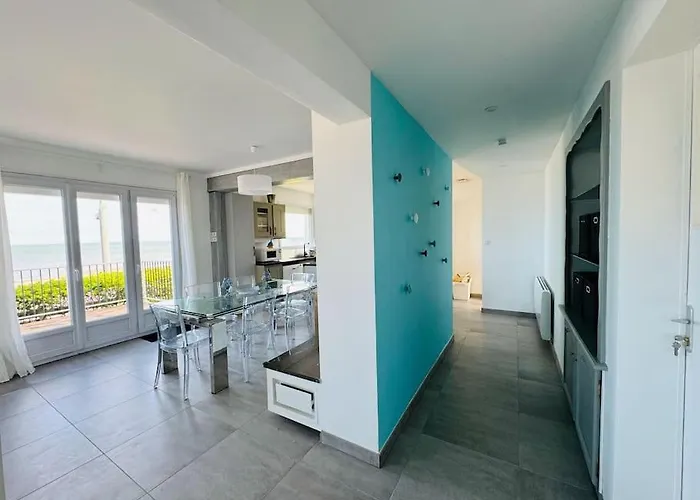 Villa Demeure Renovee Front De