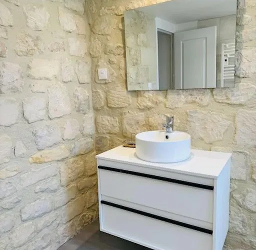 Demeure Renovee Front De Villa