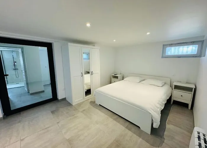 Demeure Renovee Front De *